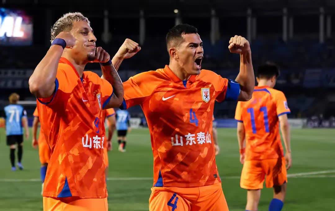 -上港主场大胜鲁能，斩获三分