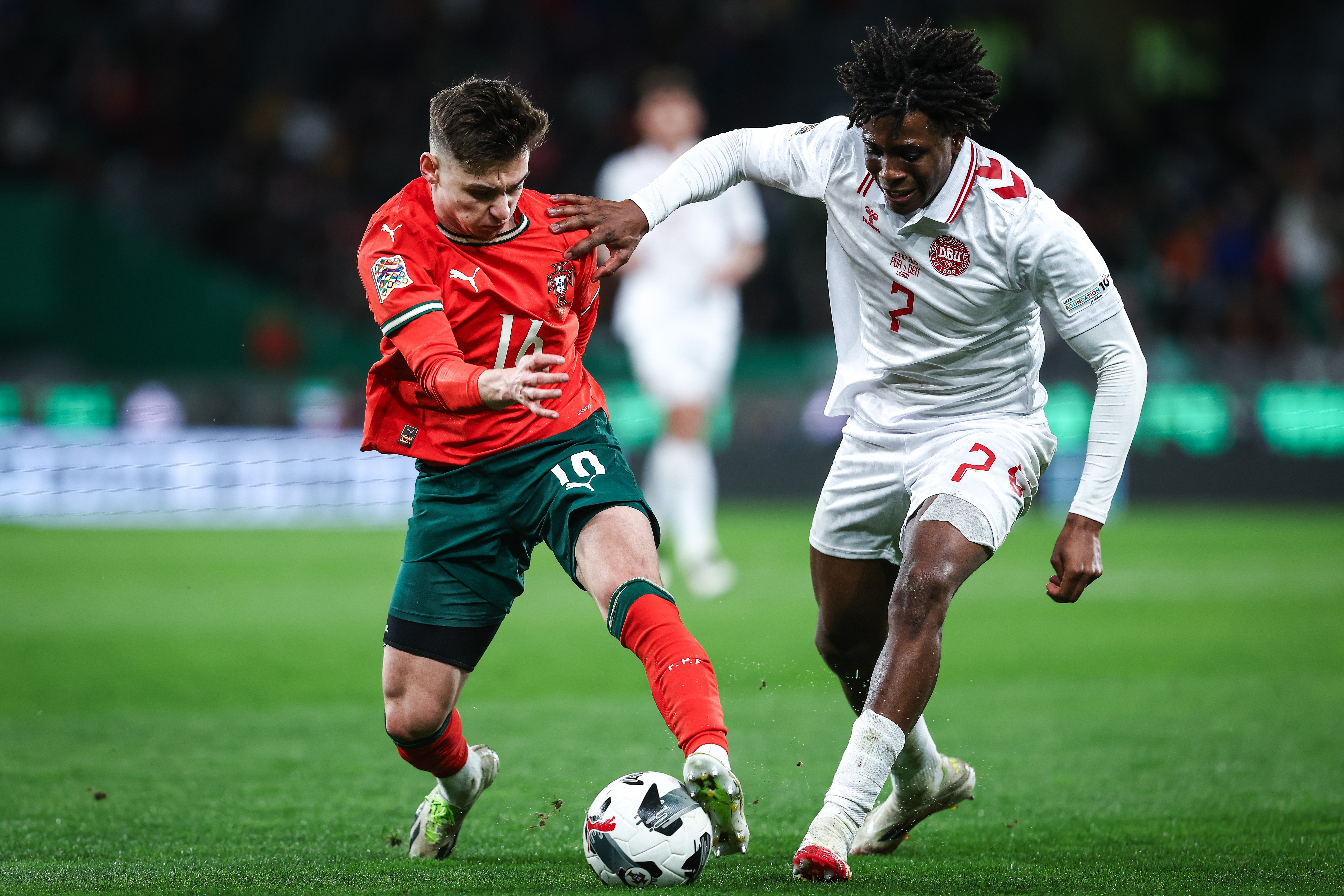 九游体育官方登录入口-国际足球决赛中球队积极备战