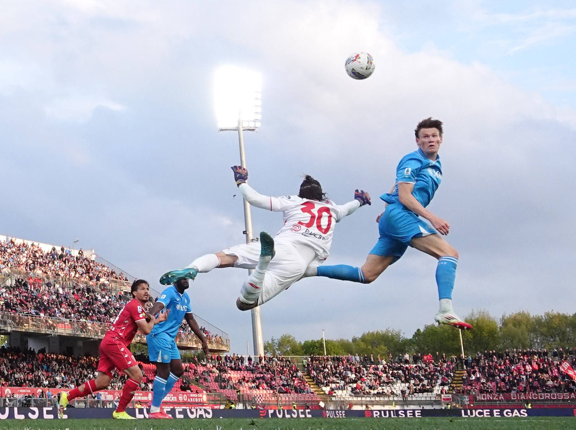 罗马尼亚运动员实力碾压对手望尘莫及的简单介绍