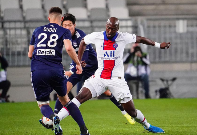 九游体育入口-汉堡SV客场击败对手，取得关键三分的简单介绍