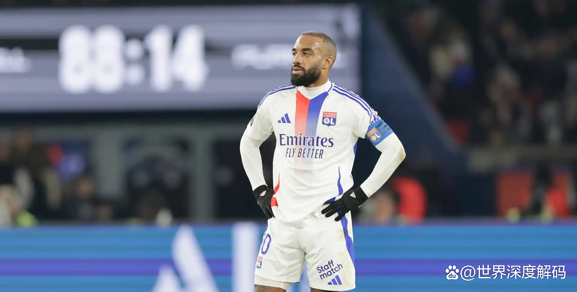 里昂主场大胜，继续领跑榜首的简单介绍