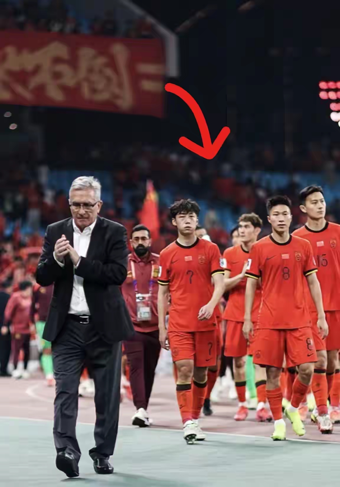 引发球迷热议的足球盛事在离冠军越来越近