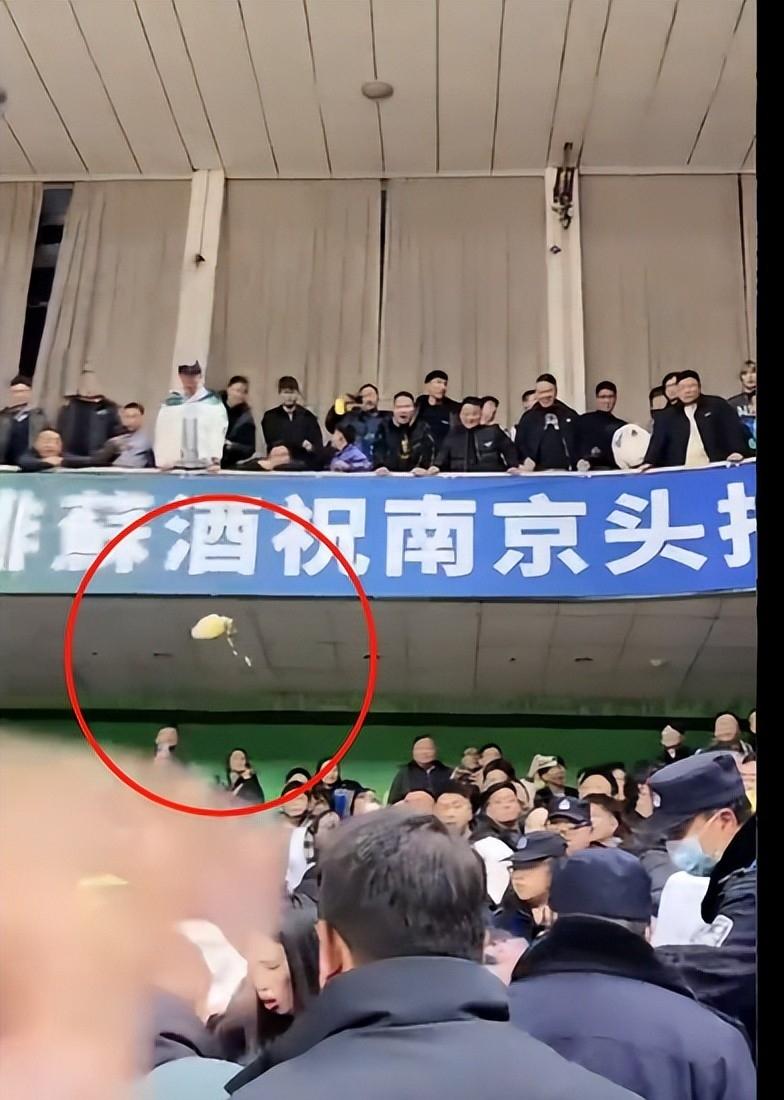 主场球迷因欺凌行为被禁止观赛,球队受罚 主场球迷因欺凌行为被禁止观赛,球队受罚