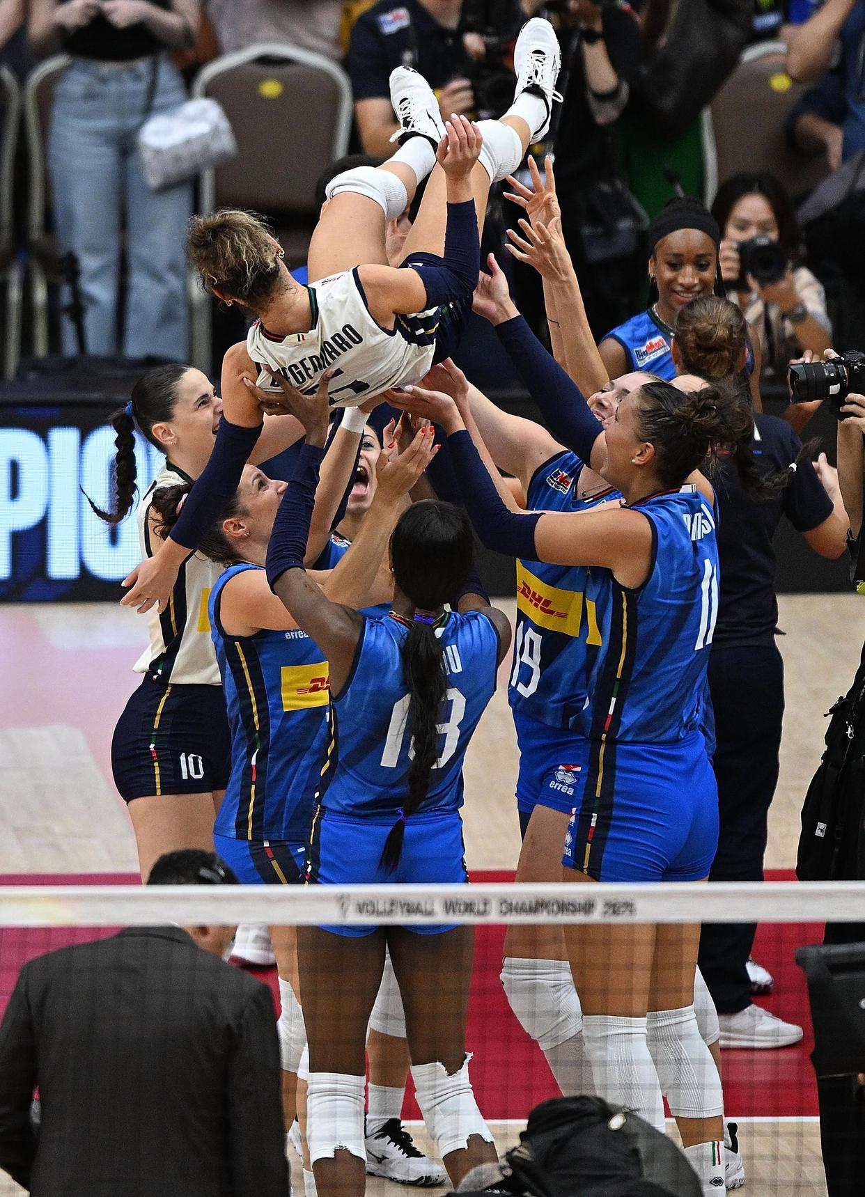 九游体育在线-意大利球队主场逆转赢得胜利