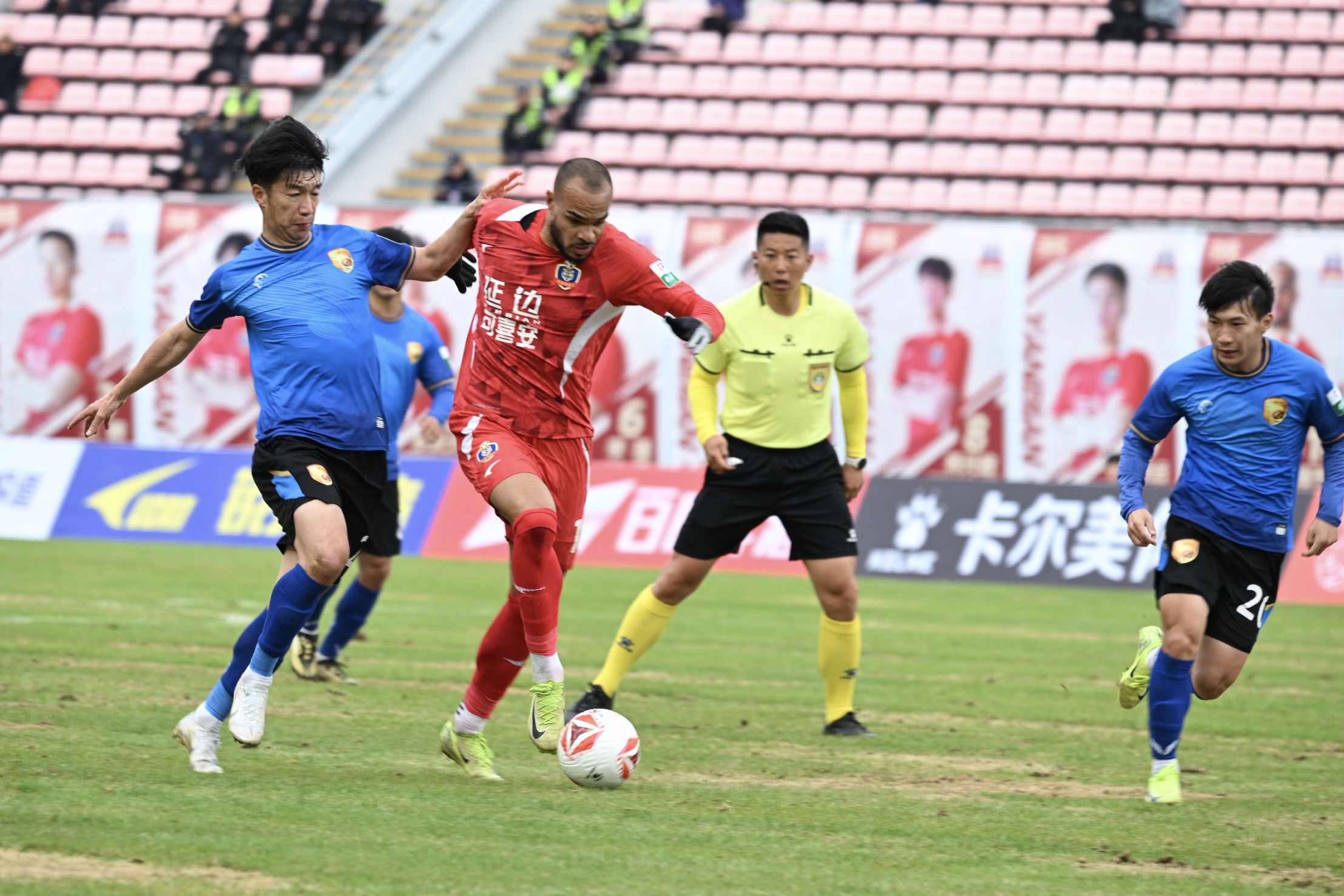 球队球员们共同努力,取得连续胜利,球队士气高涨的简单介绍 球队球员们共同努力,取得连续胜利,球队士气高涨的简单介绍